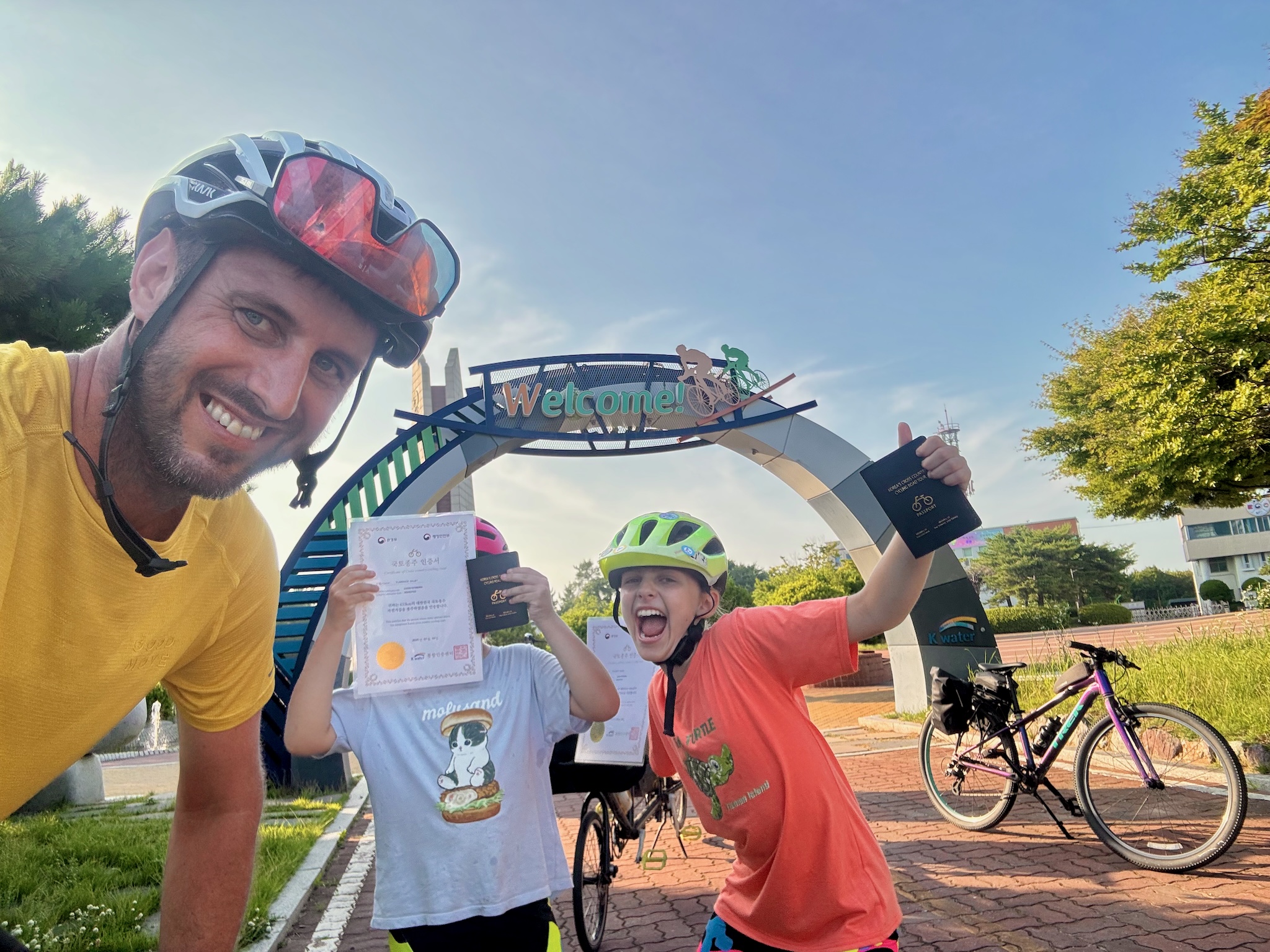 The finish, passports up at the Welcome arch